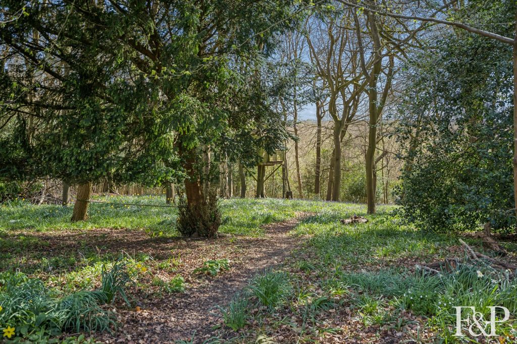 Property photo 2 of 18 4968245