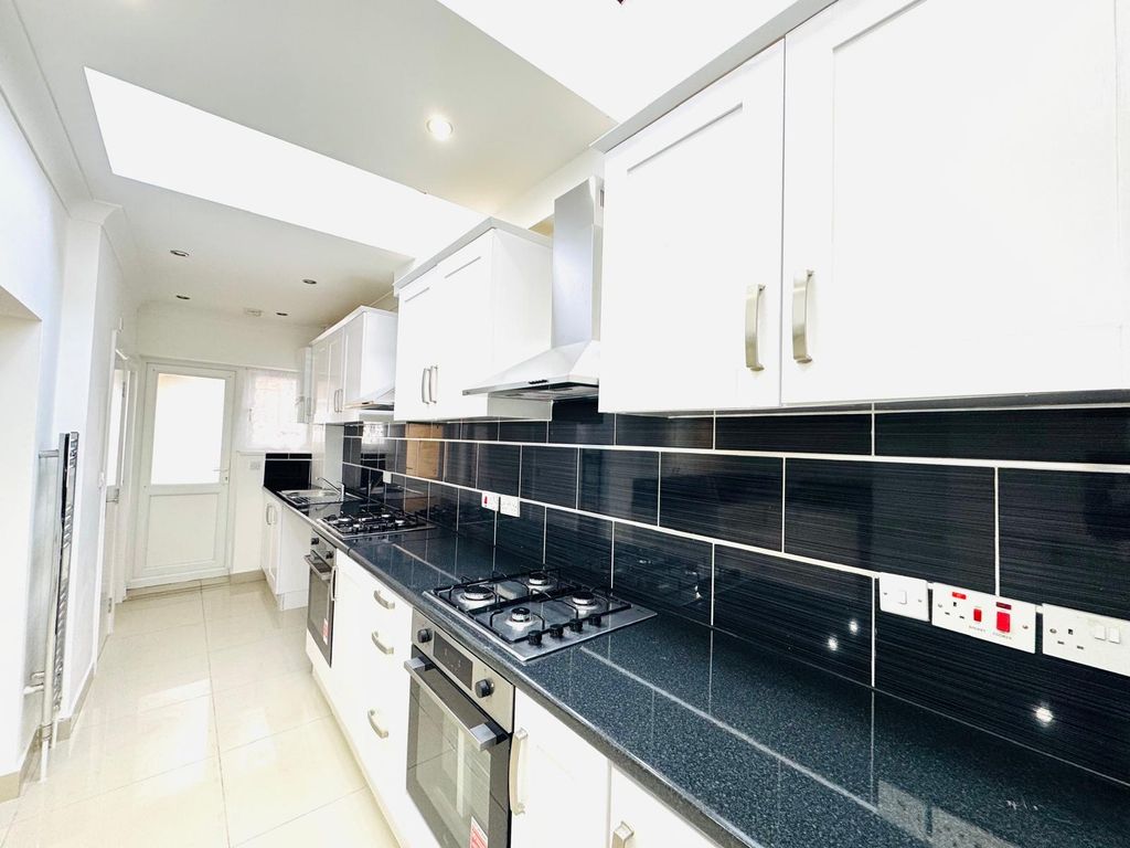 Property photo 2 of 17 Photo 3