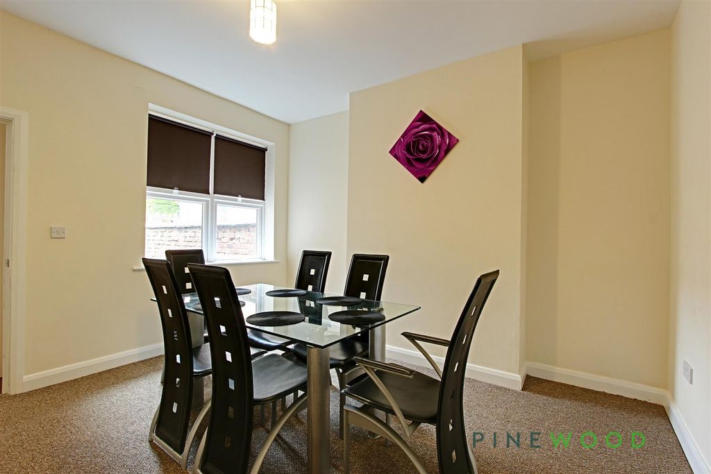 Property photo 3 of 18 Dining Room