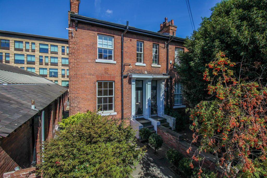 Property photo 1 of 21