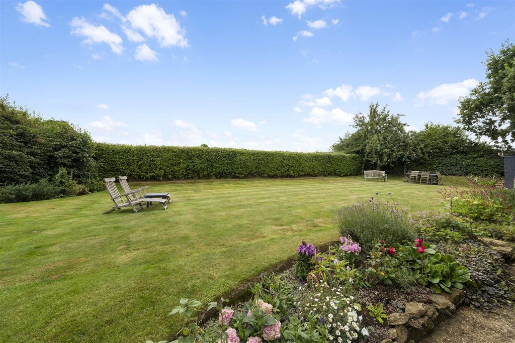 Property photo 3 of 16 Garden