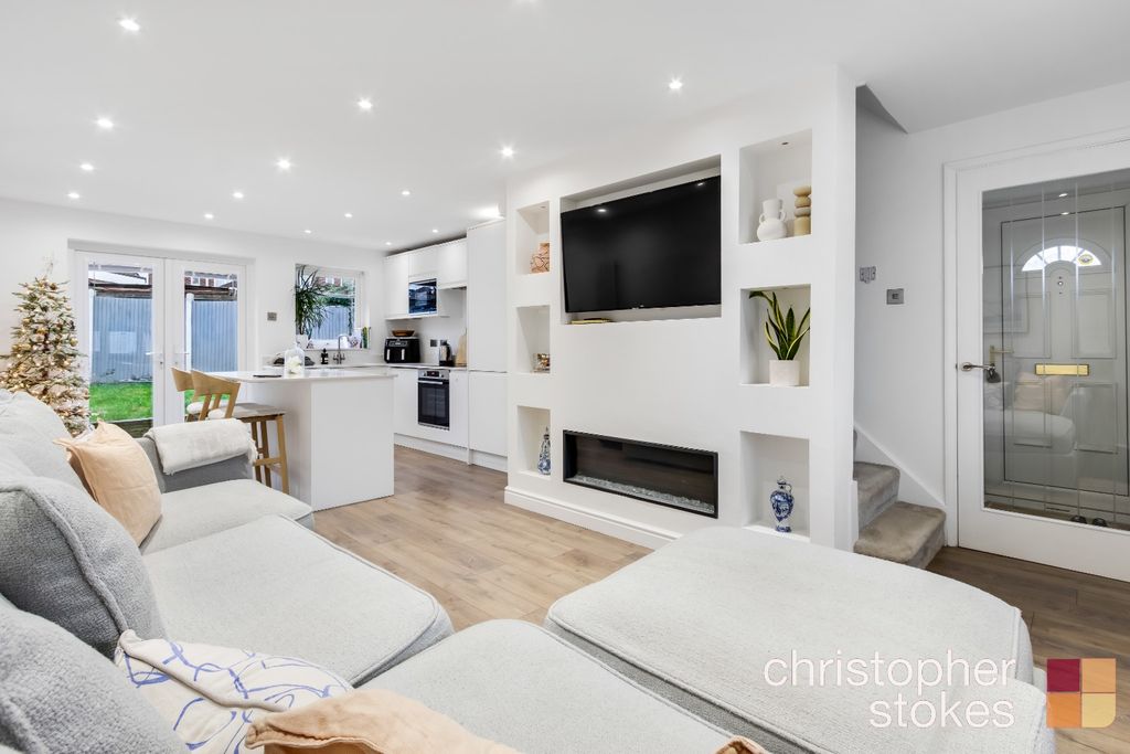 Property photo 2 of 14 3830233