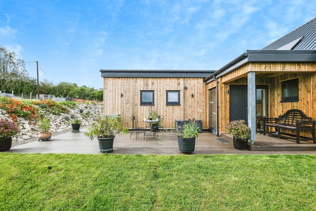 Property photo 3 of 21 Photo #3