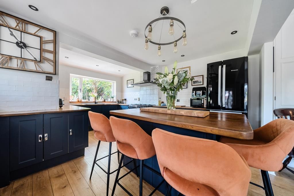 Property photo 3 of 23 Kitchen