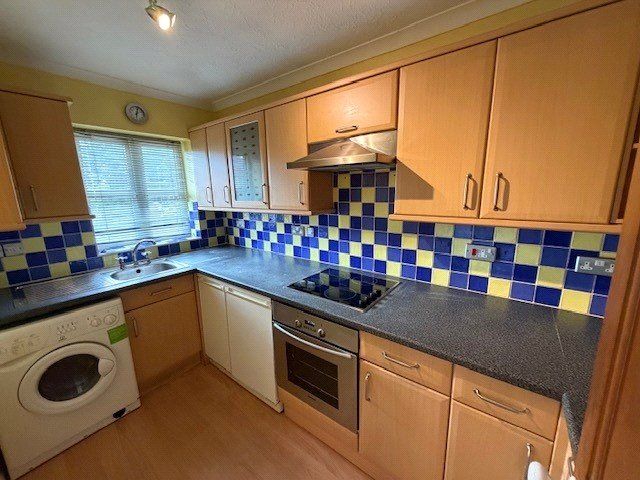 Property photo 3 of 8 Kitchen