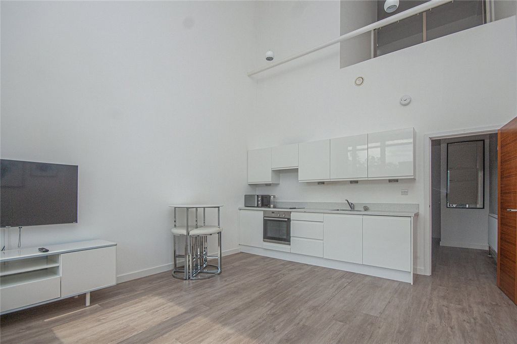 Property photo 3 of 7 Living/Kitchen