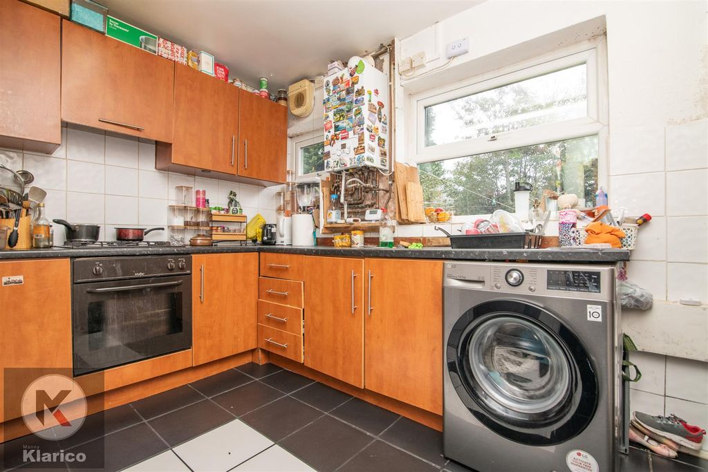 Property photo 3 of 10 21,Penshawgrove-8.Jpg