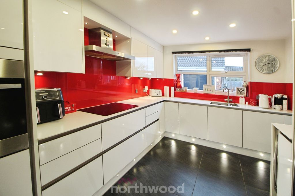 Property photo 3 of 40