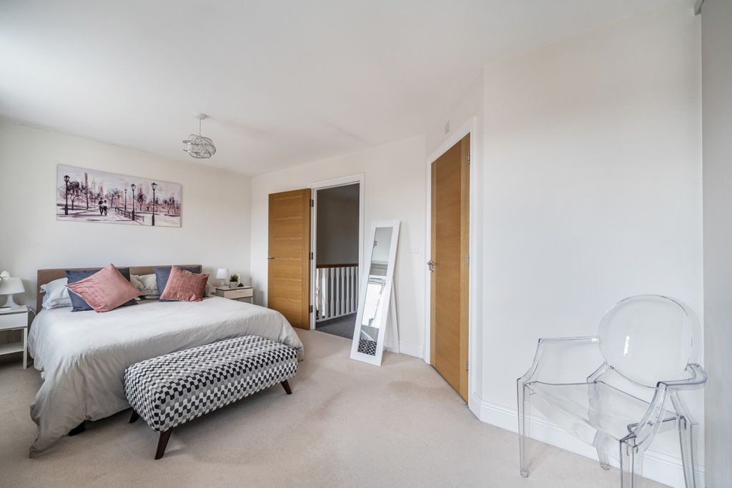 Property photo 2 of 21 1447659-1-69E8841...