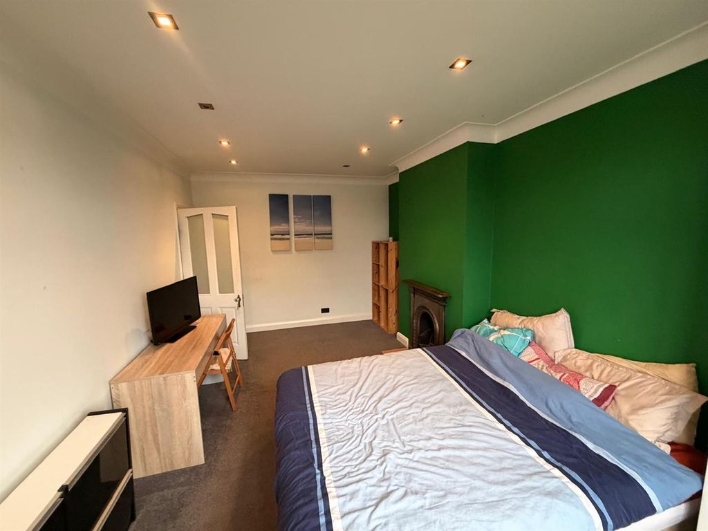 Property photo 1 of 8 Wellington Enfield.Jpeg