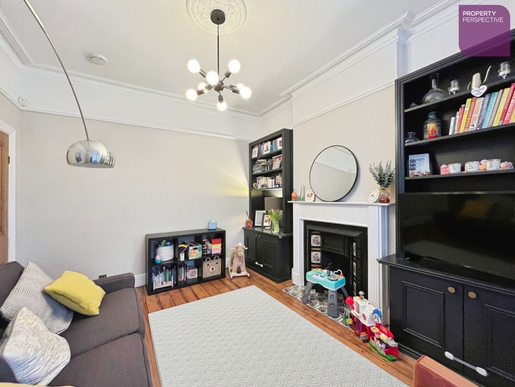 Property photo 3 of 23 Living Room