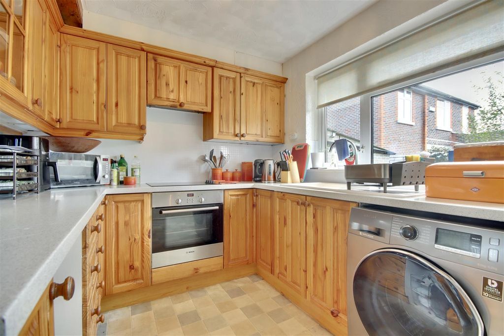 Property photo 2 of 12 5870CE83-8B22-4B3A-B2D8-06CE92637C2F_1_201_A.Jpeg