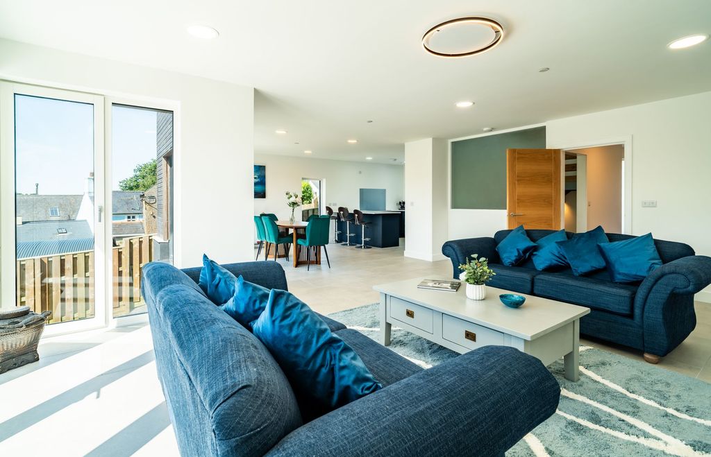 Property photo 3 of 34