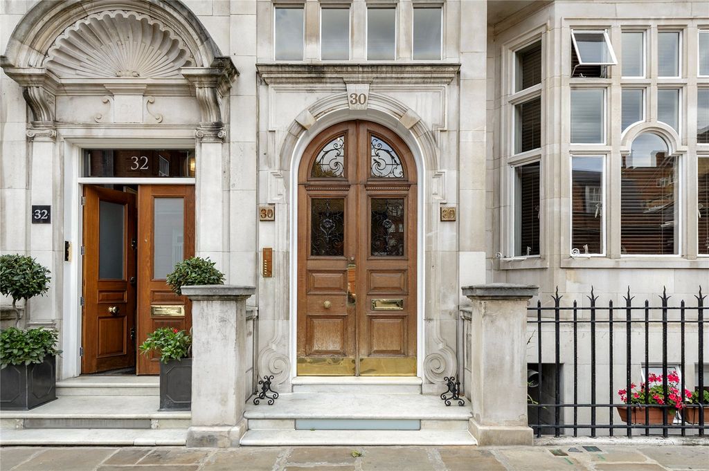 Property photo 1 of 12 Entrance