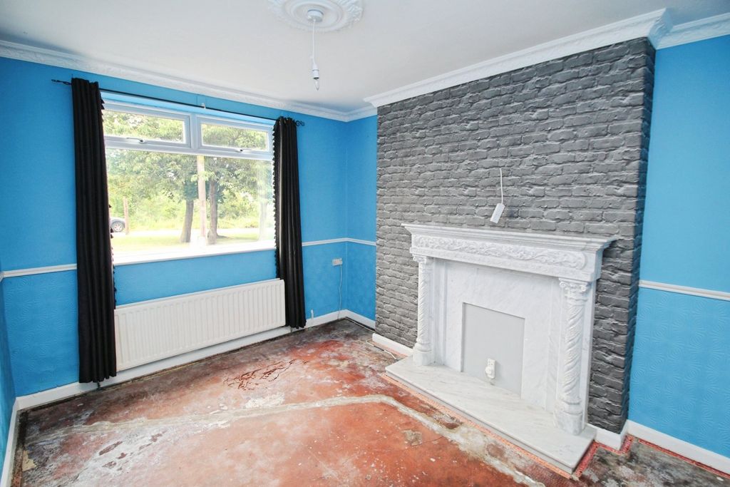 Property photo 3 of 15 Lounge