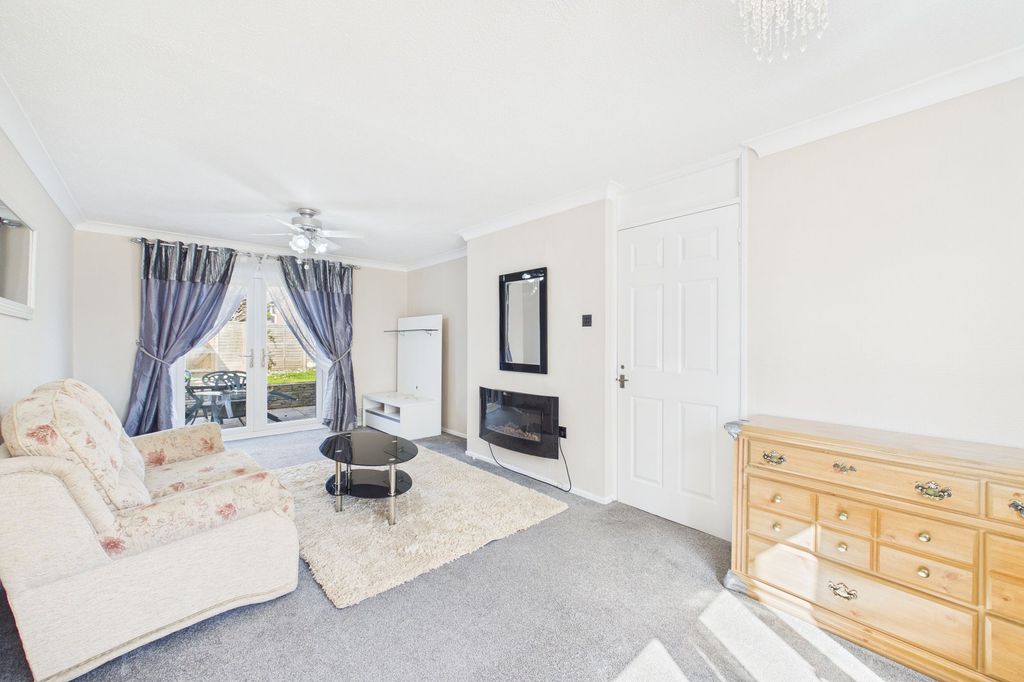 Property photo 3 of 11