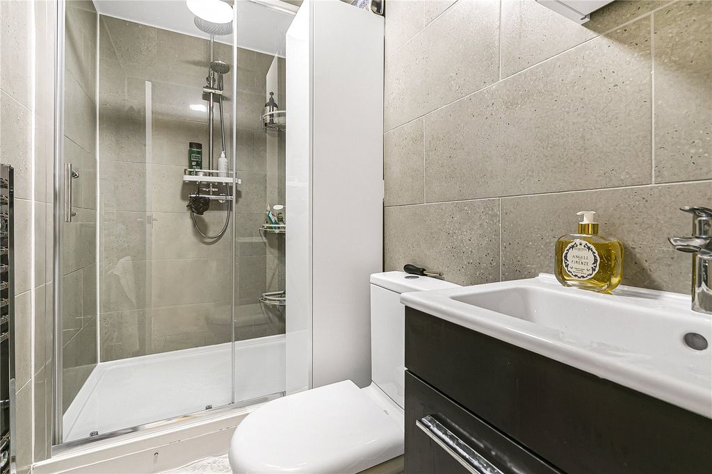 Property photo 3 of 18 Shower Room