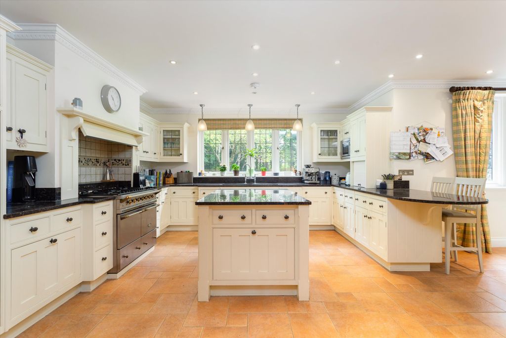 Property photo 3 of 17 Image