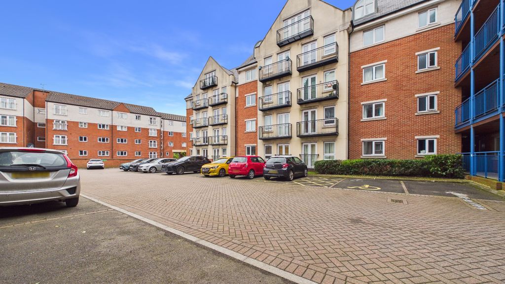 Property photo 1 of 12 4820541