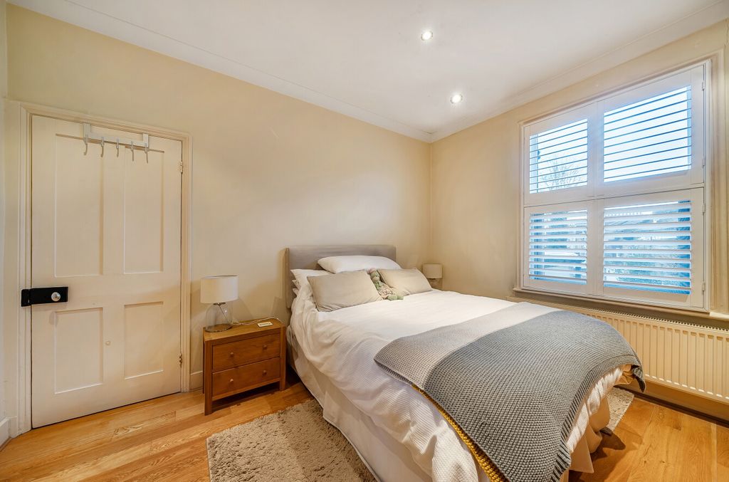 Property photo 3 of 12 10-6992F604cd497-...