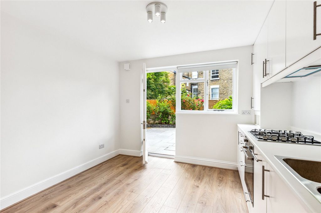 Property photo 2 of 17 Picture No. 30