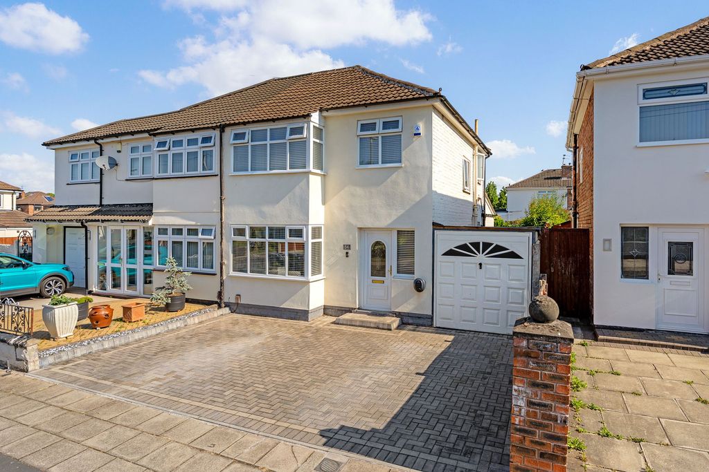 Property photo 1 of 32