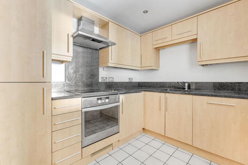 Property photo 3 of 8 Kitchen