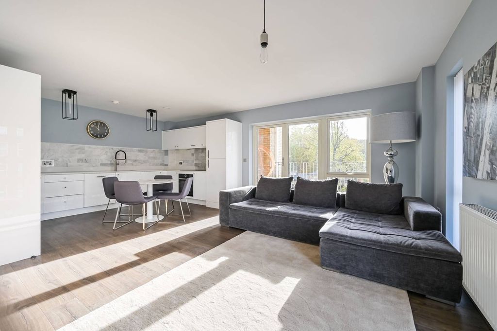 Property photo 3 of 23