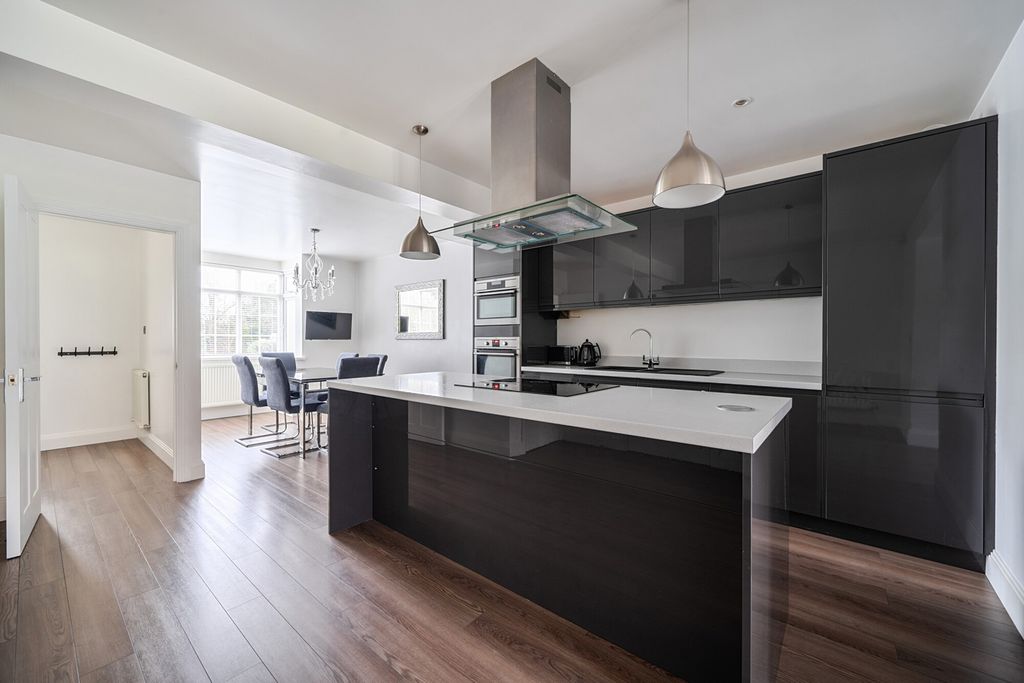 Property photo 3 of 15 1388994-13-69400F...