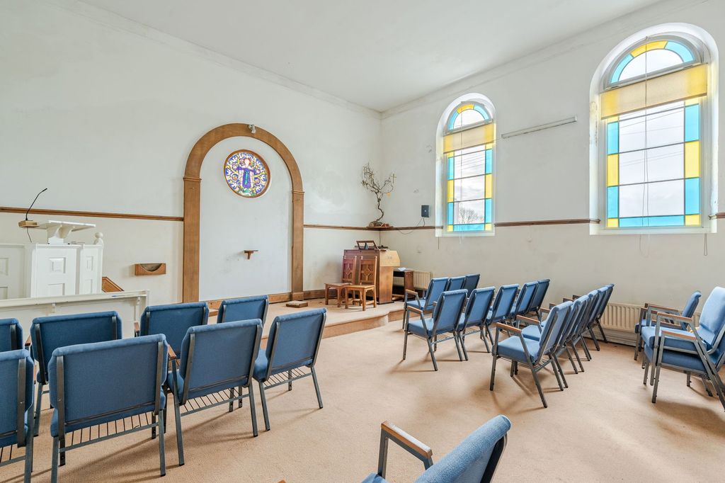 Property photo 3 of 11