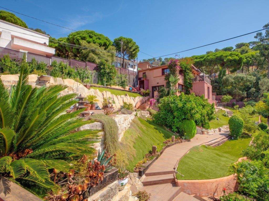 Property photo 1 of 38 Exclusive Mediterranean-Style House With Garden And Sea Views