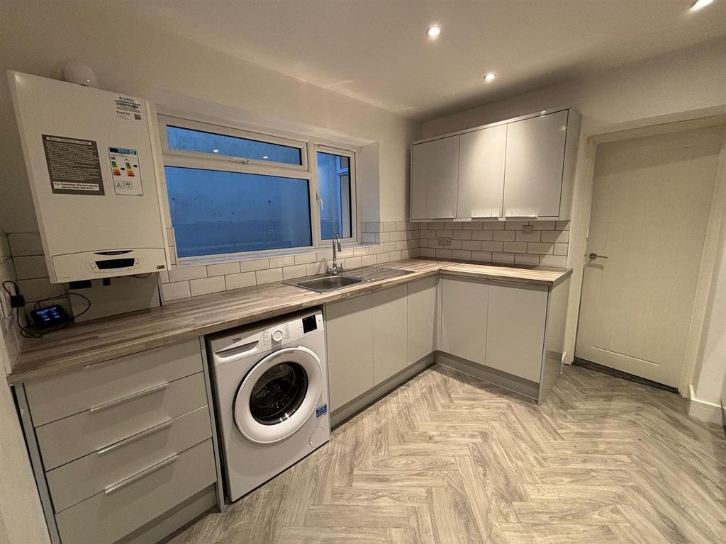 Property photo 2 of 27 12 Mostyn Street (9).Jpeg