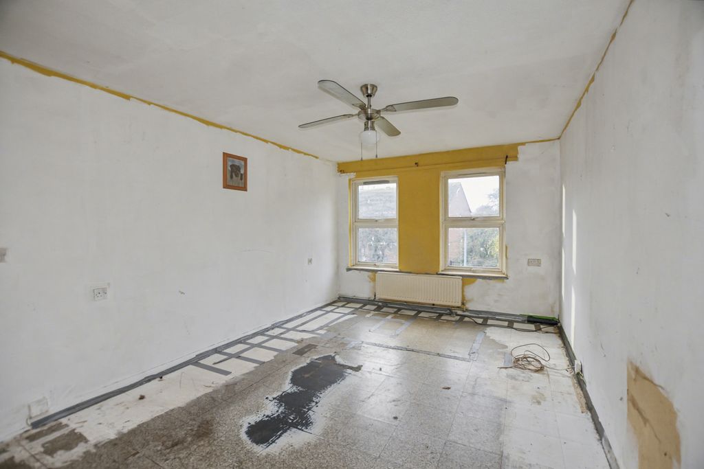 Property photo 3 of 11 54 Fieldfare Road, Thamesmead, London, Se28 8Hr