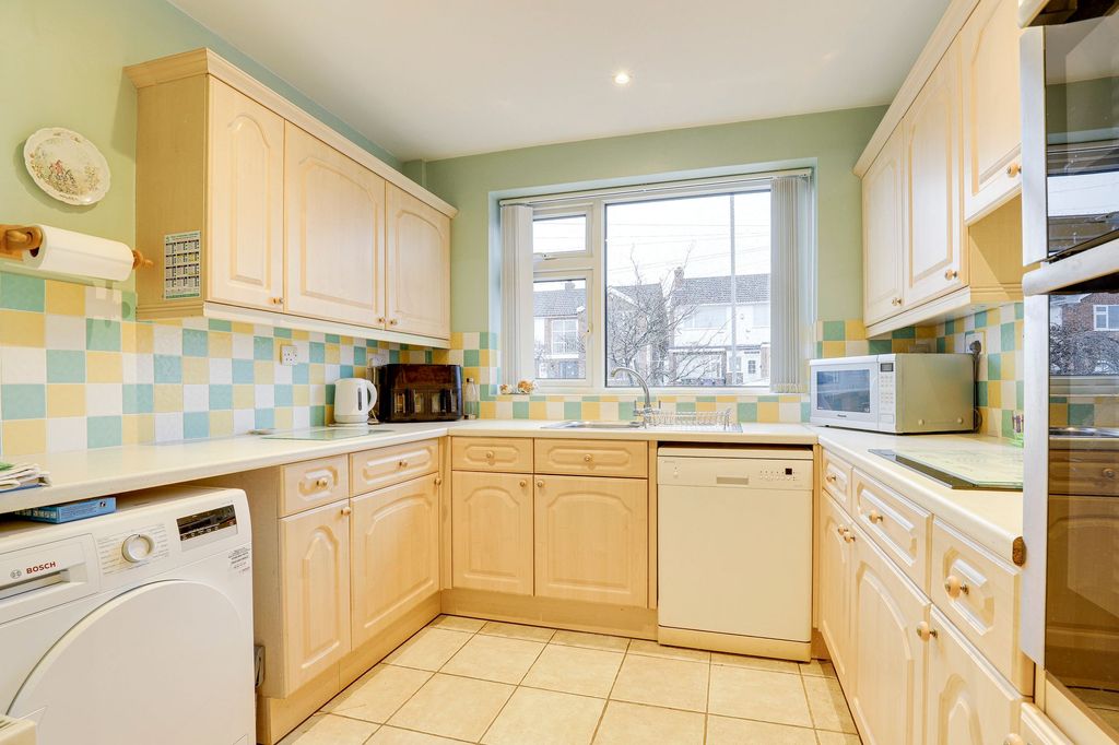 Property photo 3 of 27