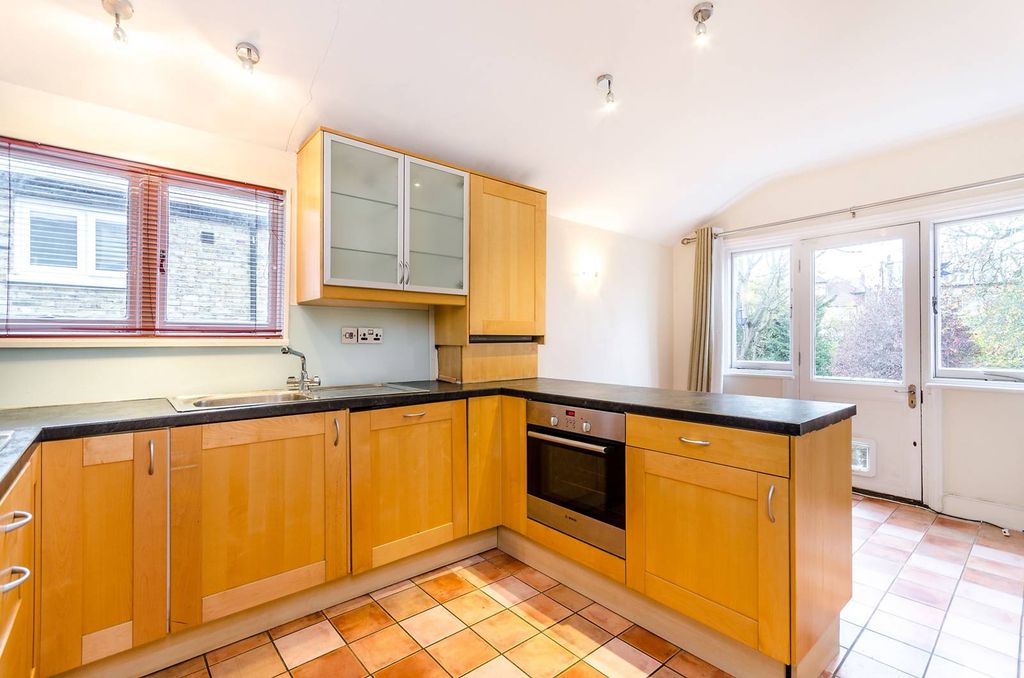 Property photo 2 of 23