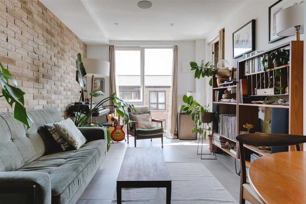 Property photo 2 of 20 Wadeson_Street-3.Jpg