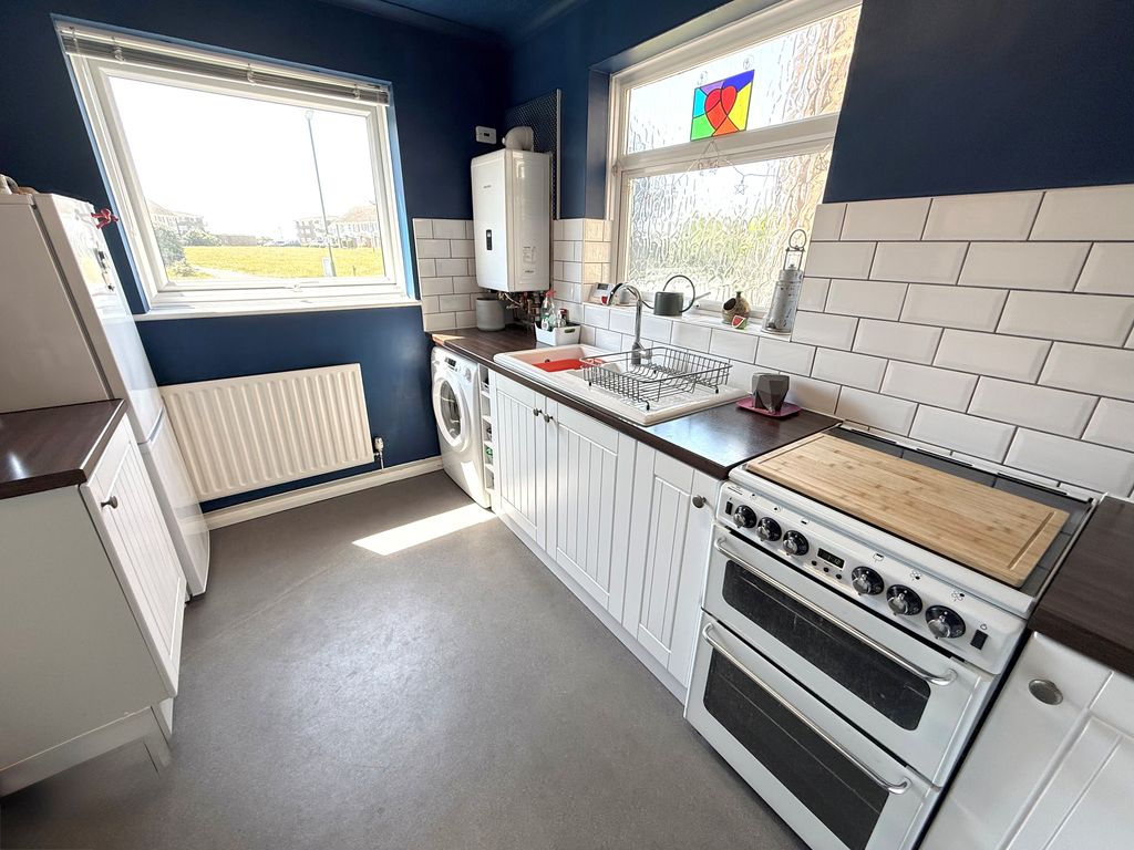 Property photo 3 of 20 17 The Martlets Kitchen 1