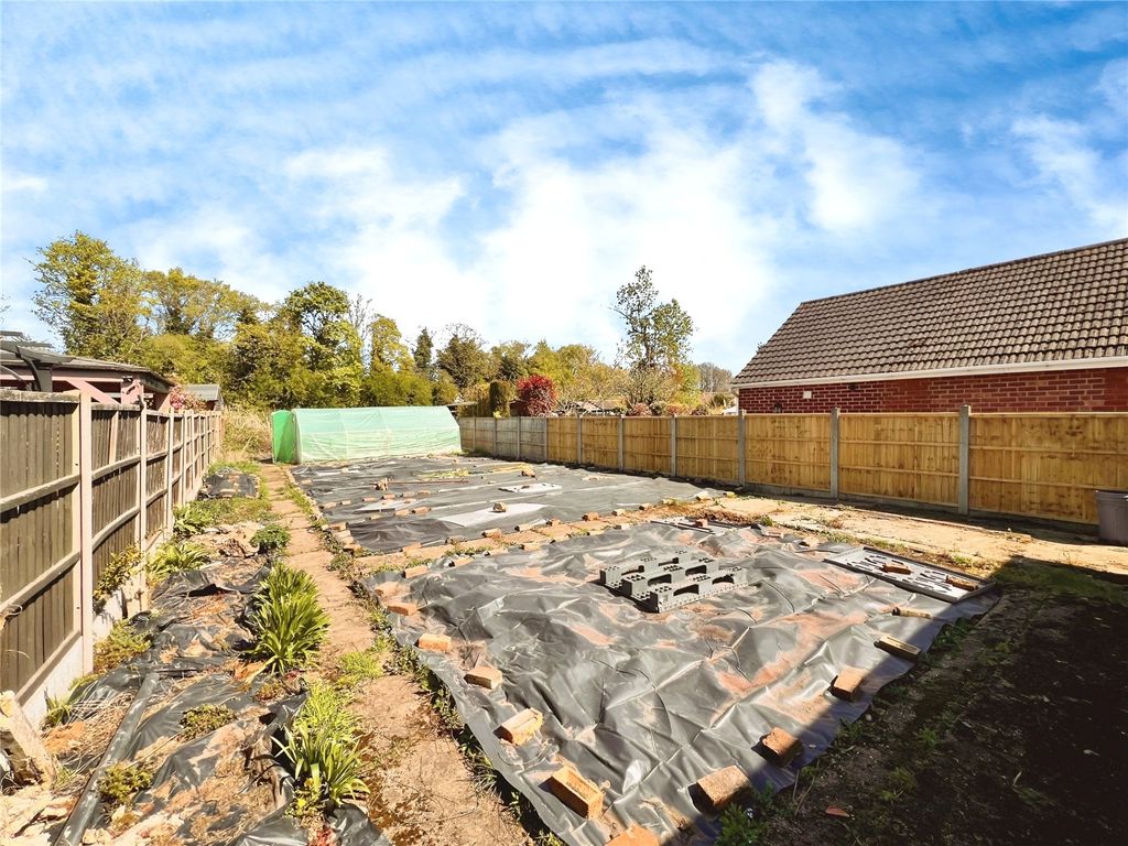 Property photo 3 of 12 Garden