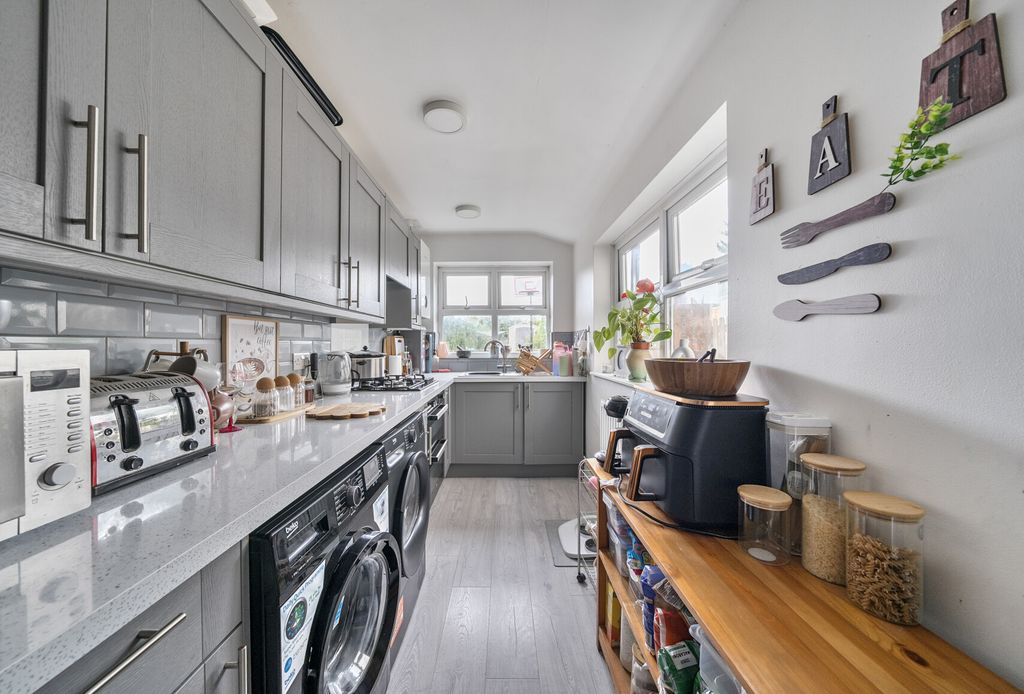 Property photo 2 of 21 1326963-16-687A22...