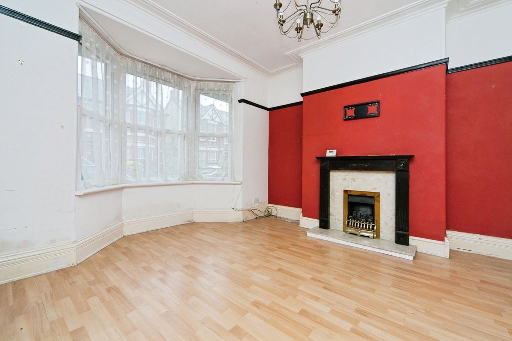 Property photo 3 of 17 Photo