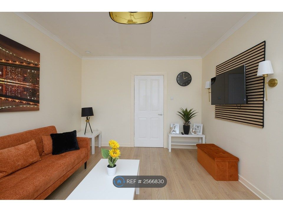 Property photo 1 of 11 Lounge Area