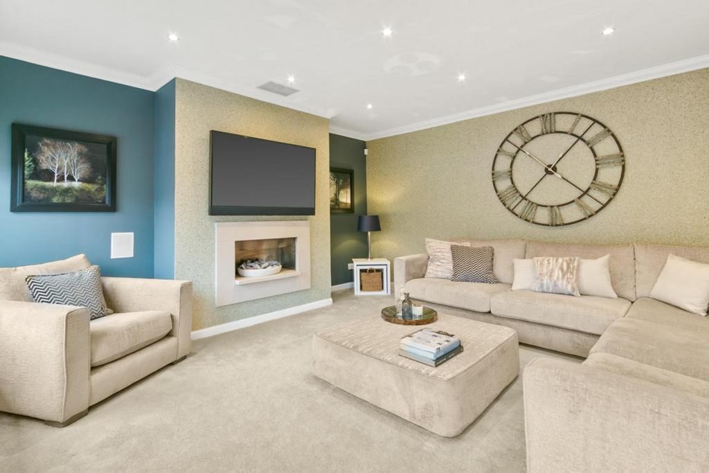 Property photo 2 of 36