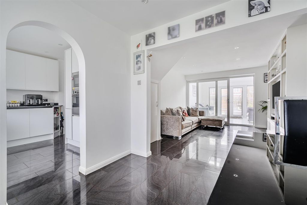 Property photo 2 of 18 Living Room