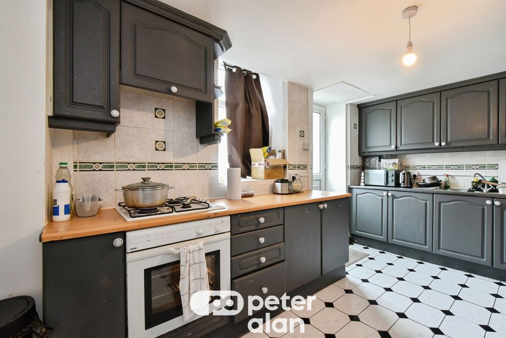 Property photo 3 of 12