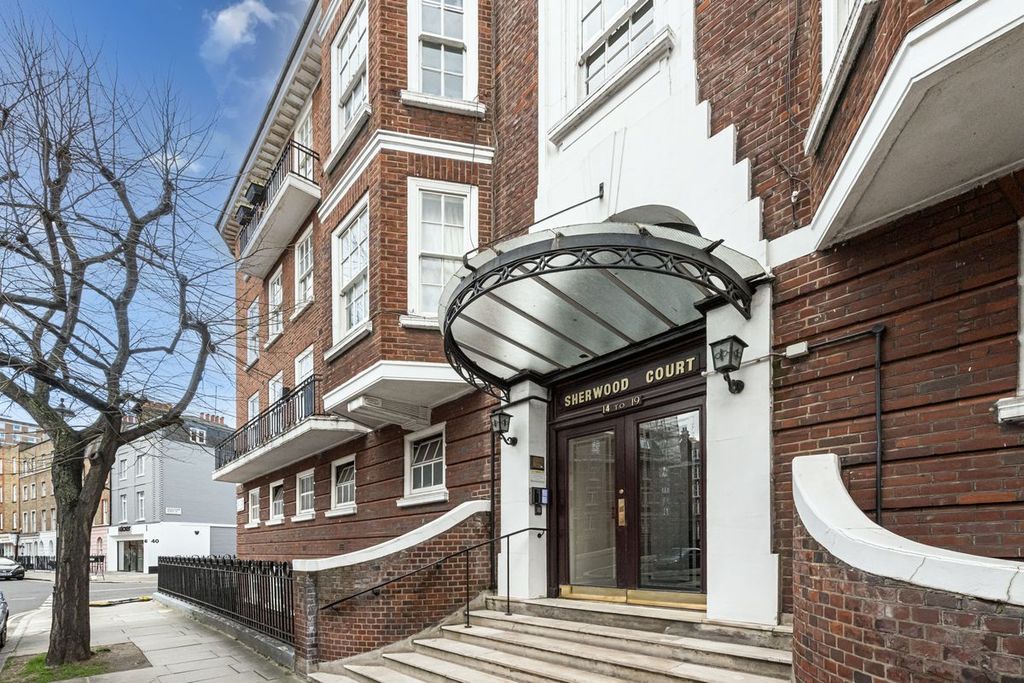 Property photo 1 of 5 3 Bedroom Flat For Sale At Sherwood Court