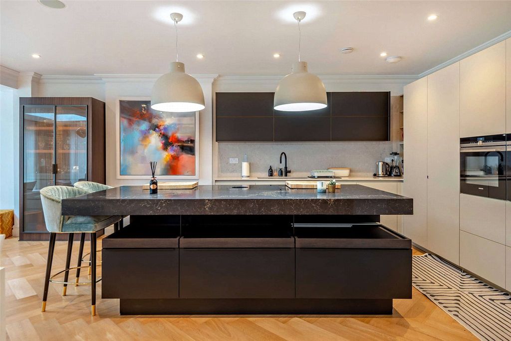 Property photo 3 of 25 Kitchen