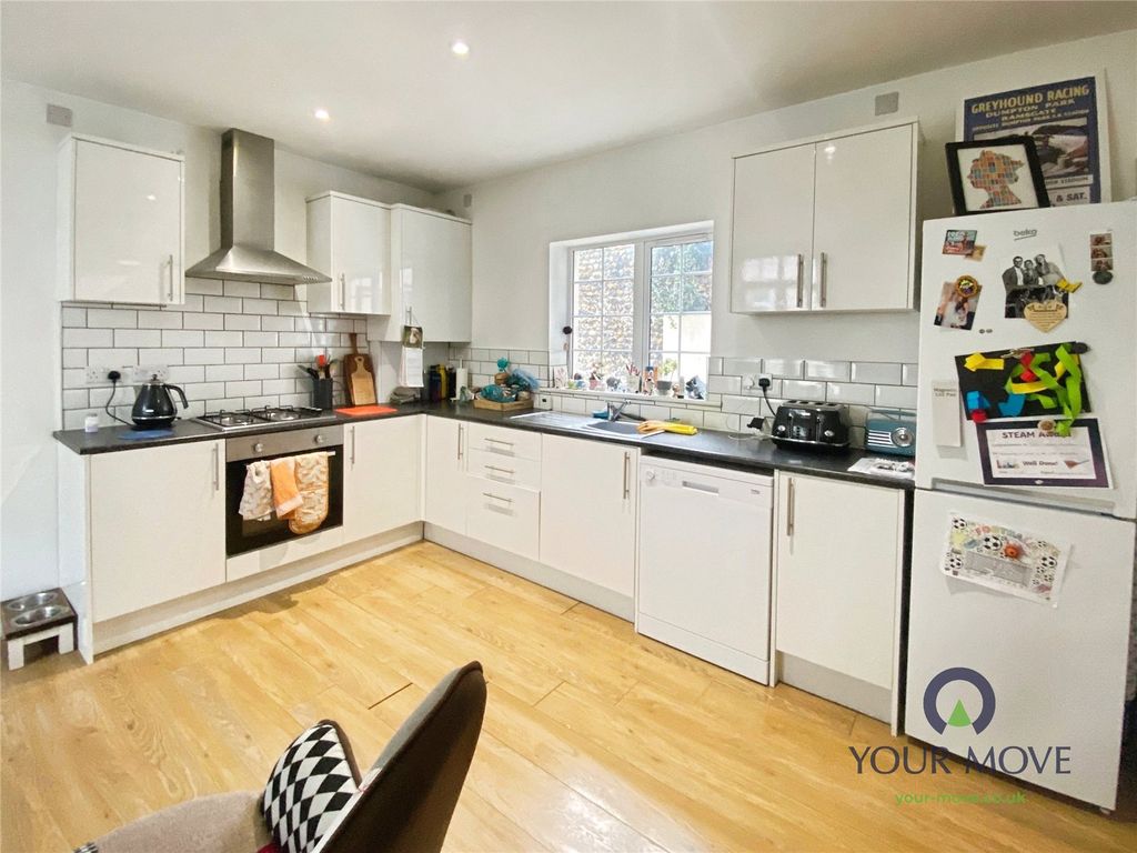 Property photo 2 of 12 Kitchen