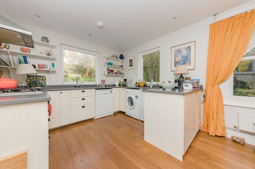 Property photo 3 of 23