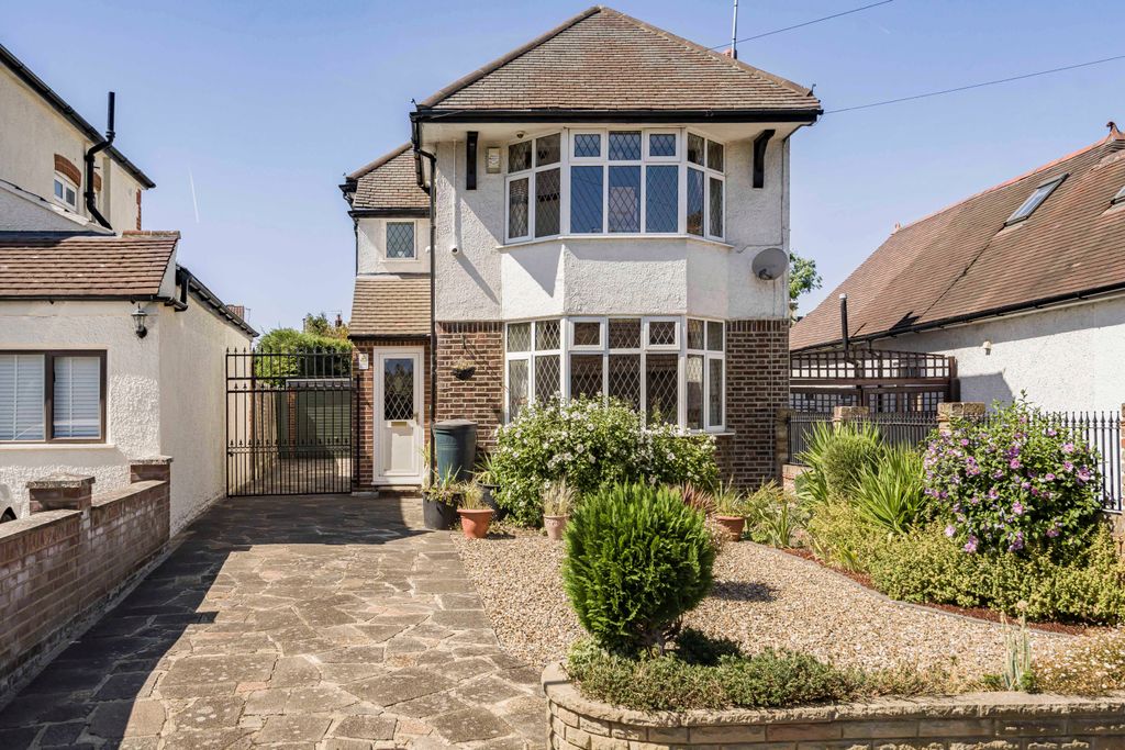 Property photo 2 of 18
