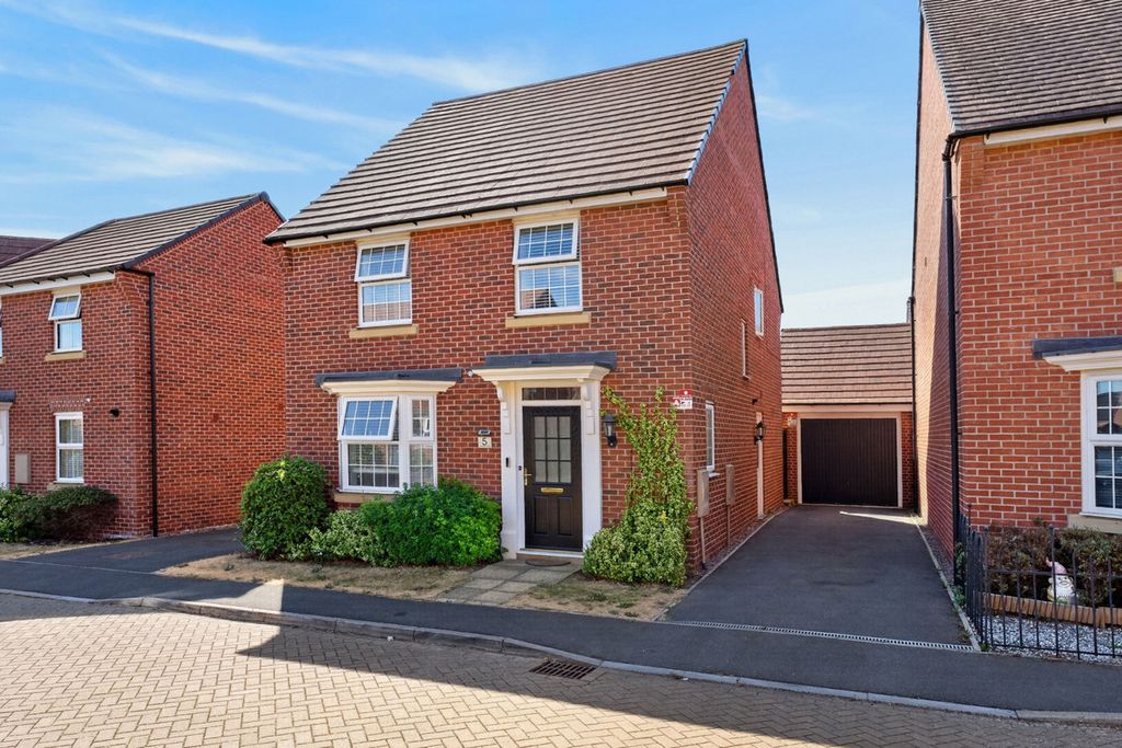 Property photo 1 of 33